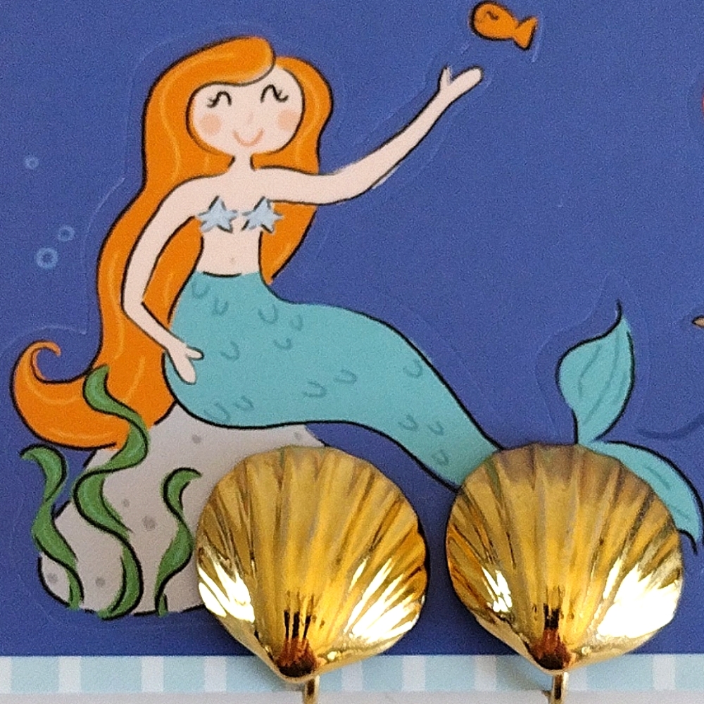 Trifari gold-tone seashell clip earrings